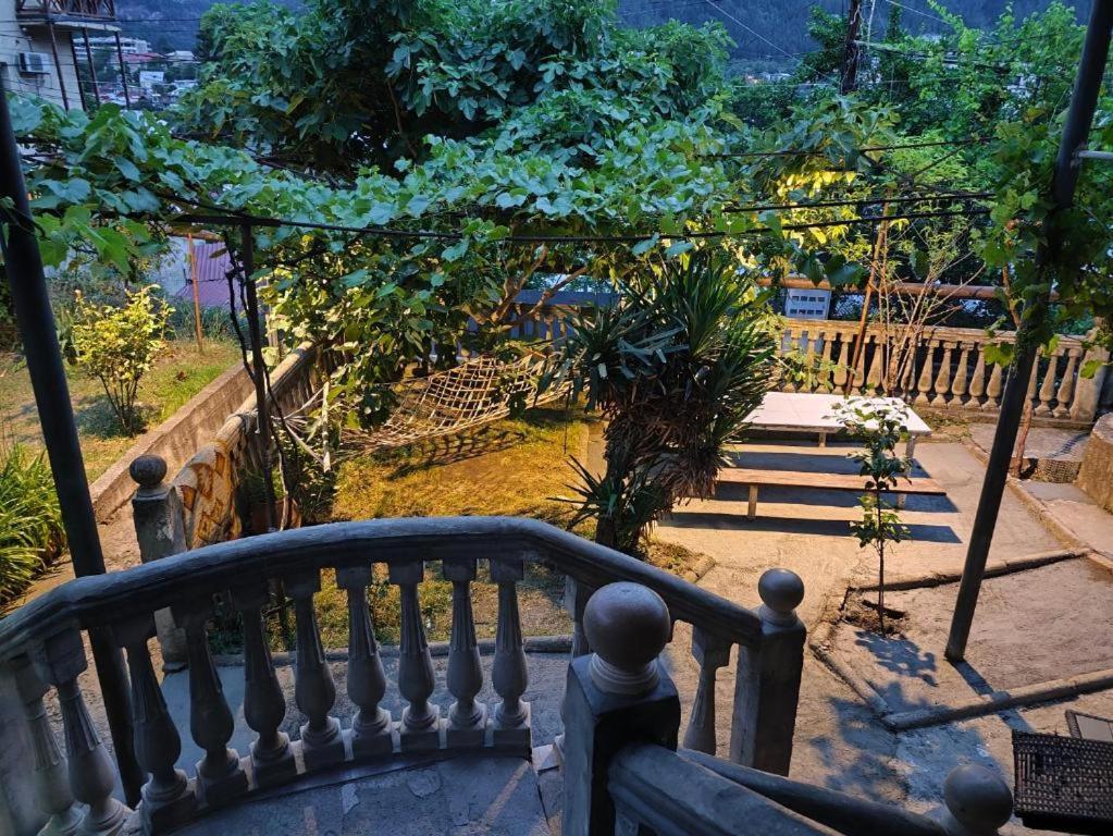 Shota'S Guest House Borjomi ภายนอก รูปภาพ
