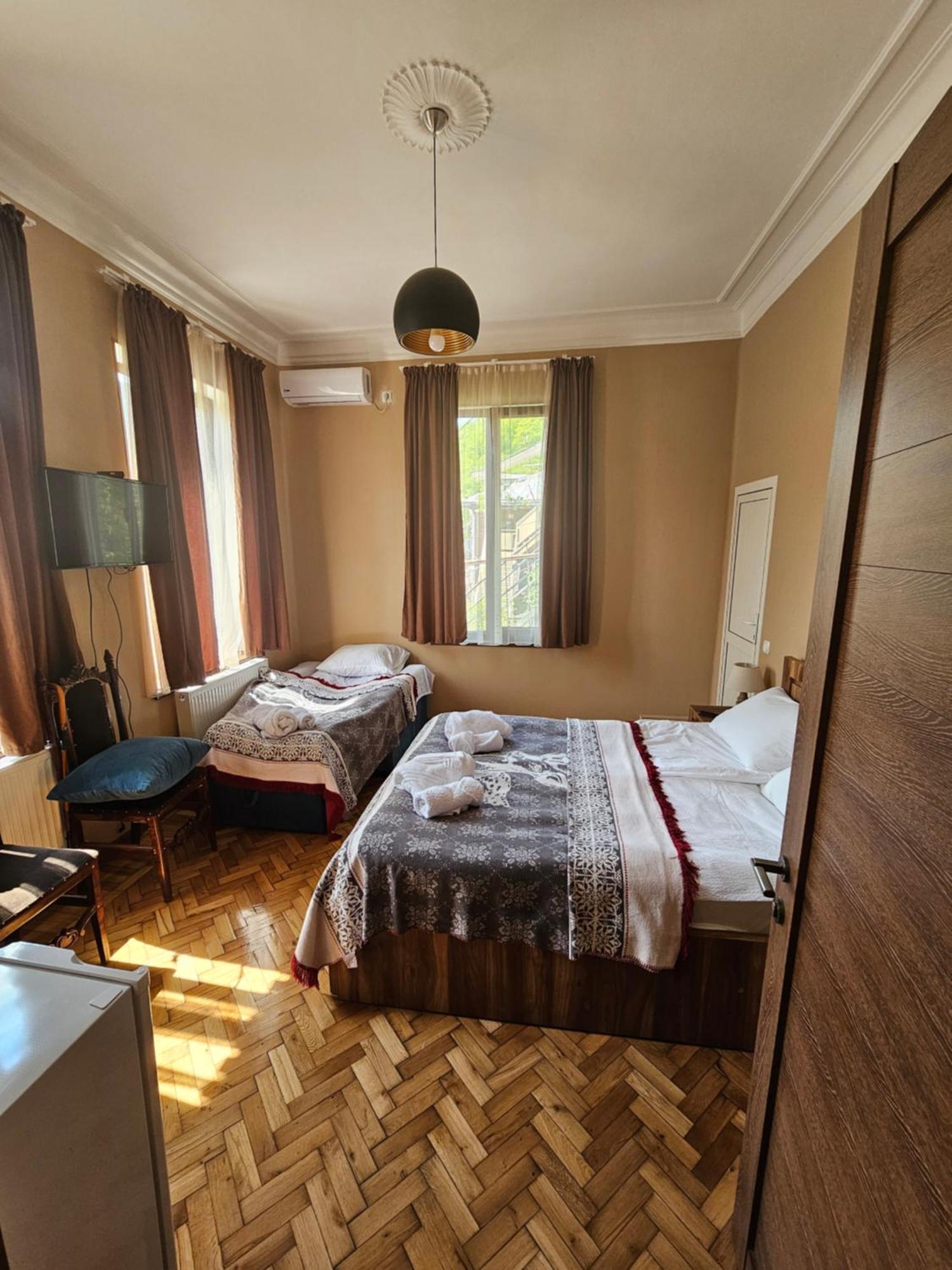 Shota'S Guest House Borjomi ภายนอก รูปภาพ