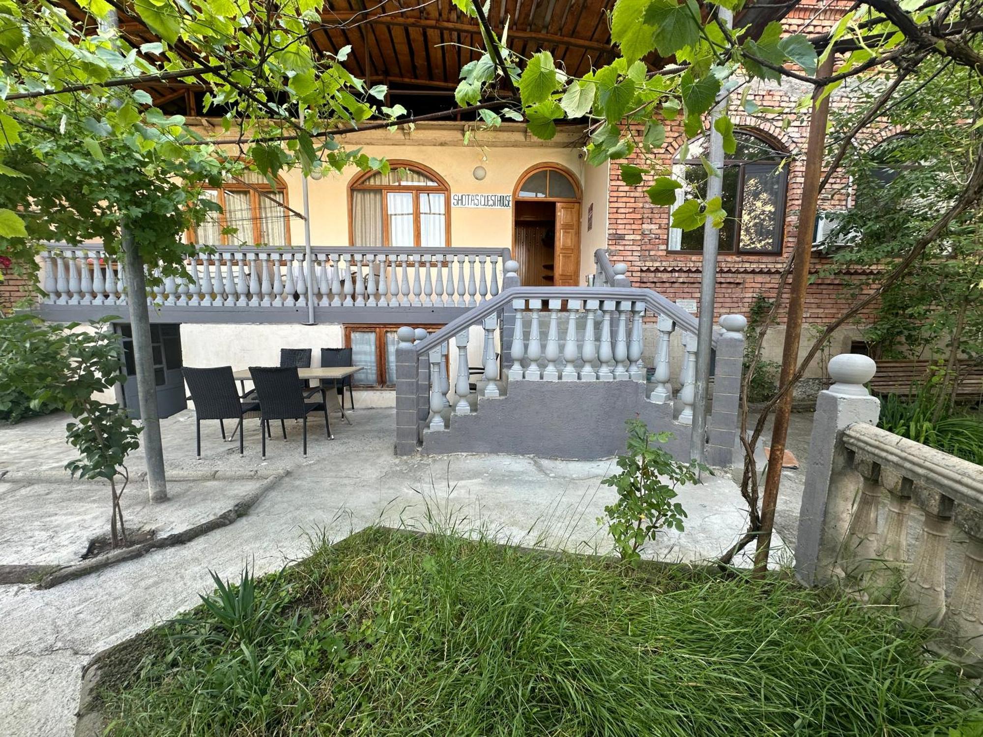 Shota'S Guest House Borjomi ภายนอก รูปภาพ
