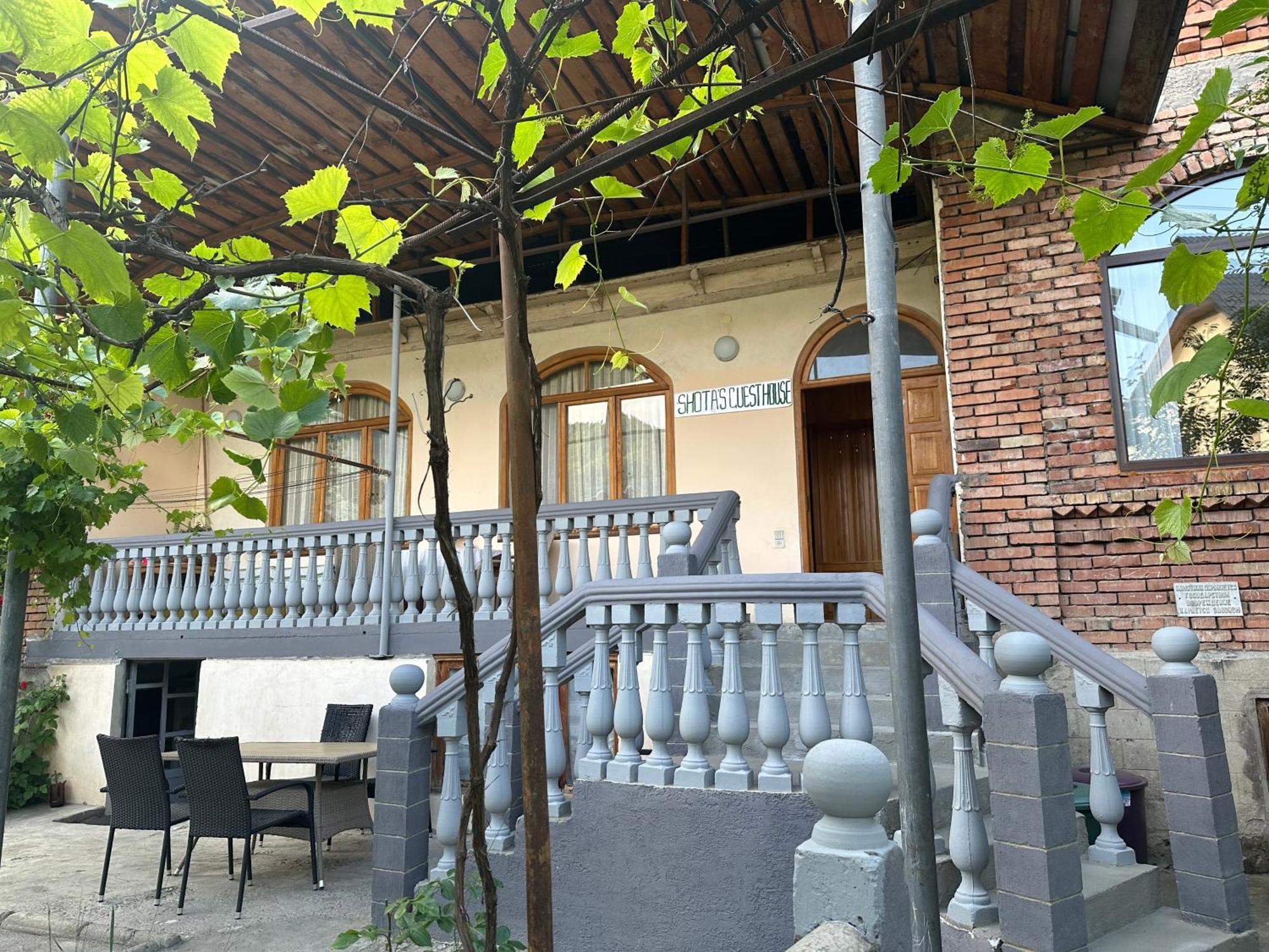 Shota'S Guest House Borjomi ภายนอก รูปภาพ