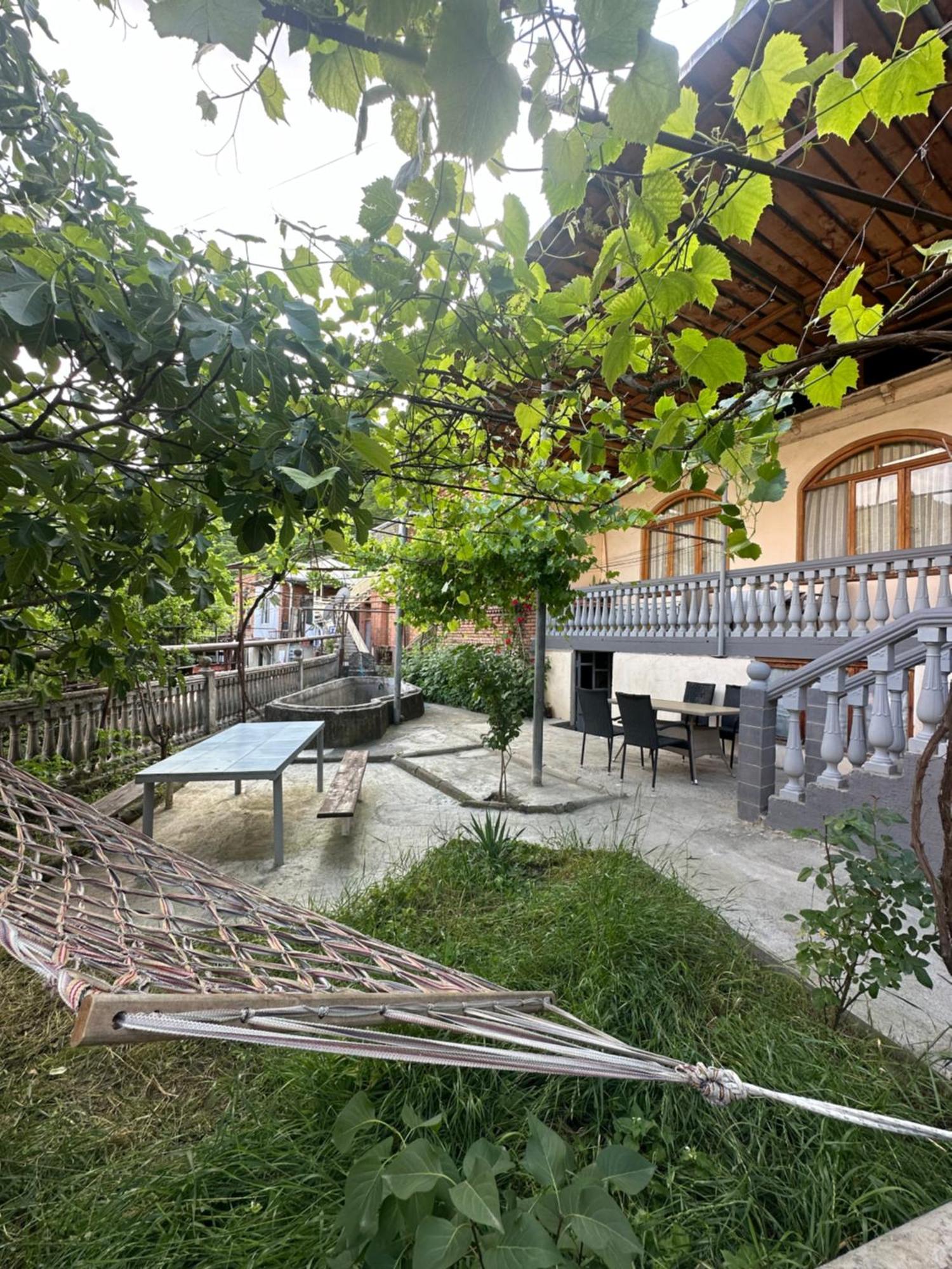 Shota'S Guest House Borjomi ภายนอก รูปภาพ
