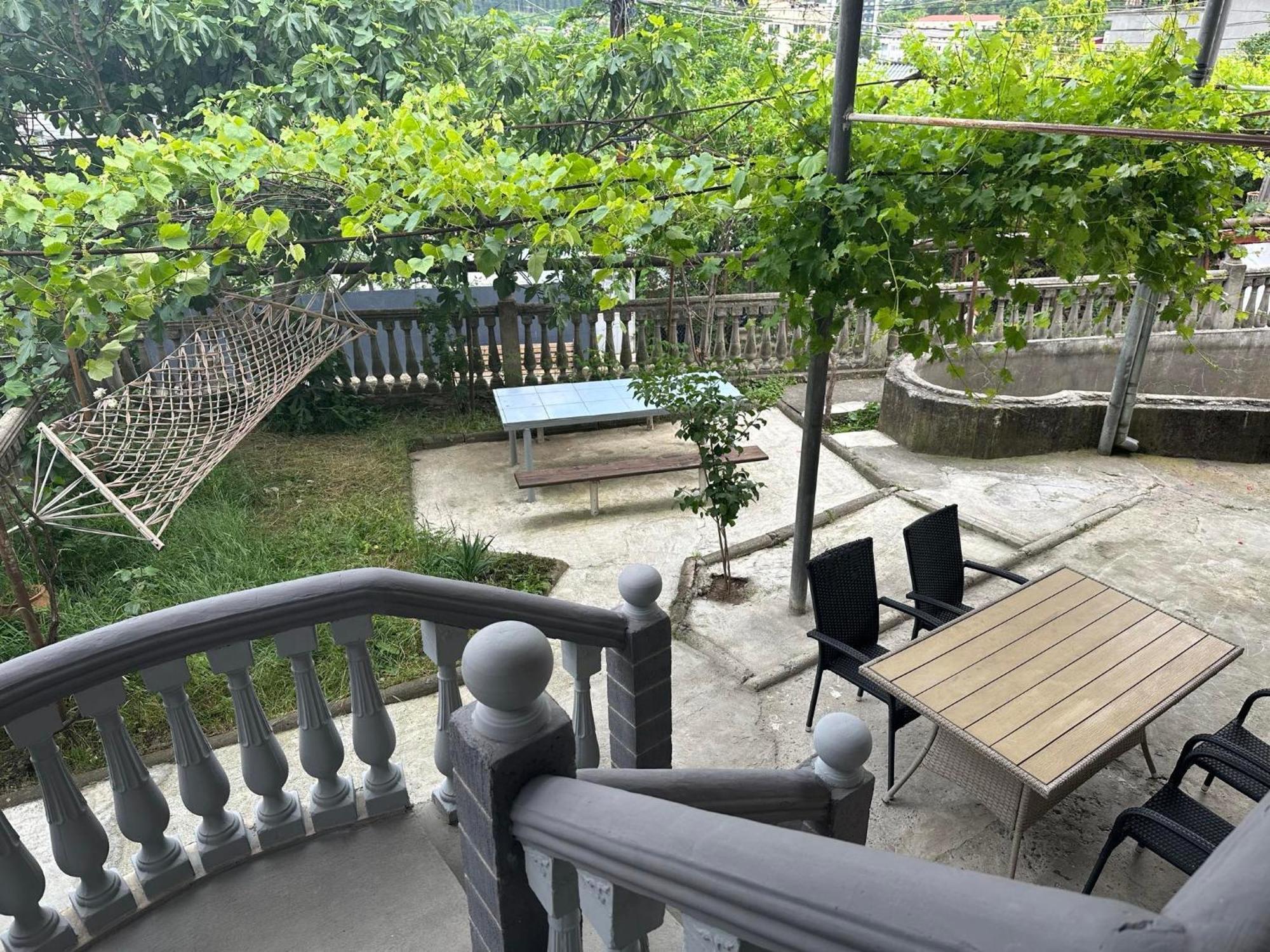Shota'S Guest House Borjomi ภายนอก รูปภาพ